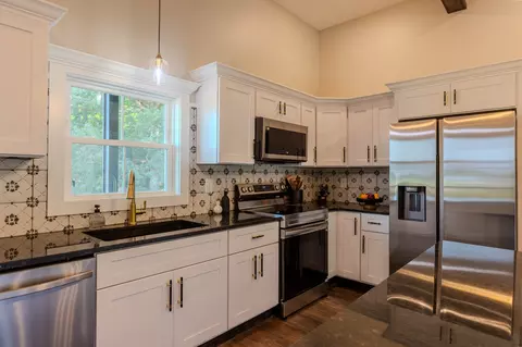 Kitchen - 1236 Lowery Rd, Walling, TN 38587 photo 5 of 6