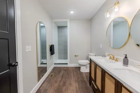 Bath - 1236 Lowery Rd, Walling, TN 38587 photo 5 of 7