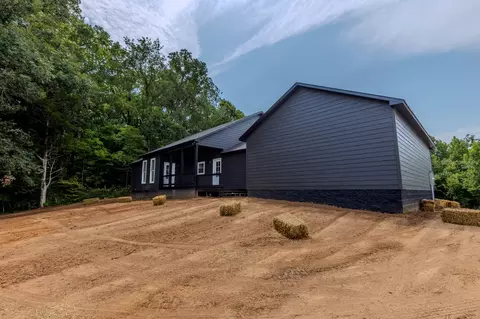 Exterior - 1236 Lowery Rd, Walling, TN 38587 photo 4 of 6