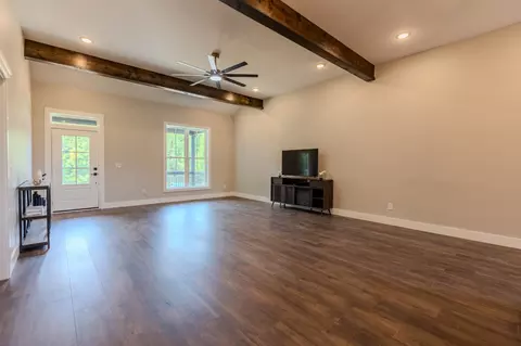 Living - 1236 Lowery Rd, Walling, TN 38587 photo 4 of 6