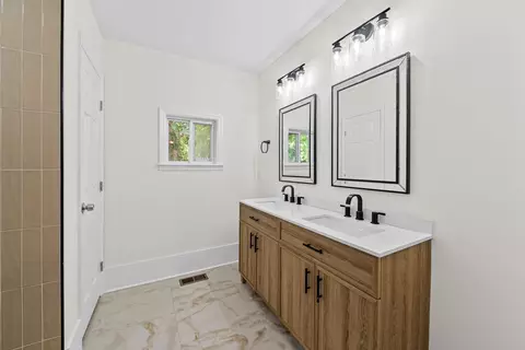Bath - 363 Third St, Guthrie, KY 42234 photo 1 of 4