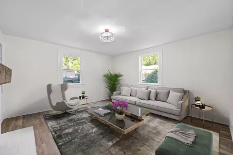 Living - 363 Third St, Guthrie, KY 42234 photo 4 of 5