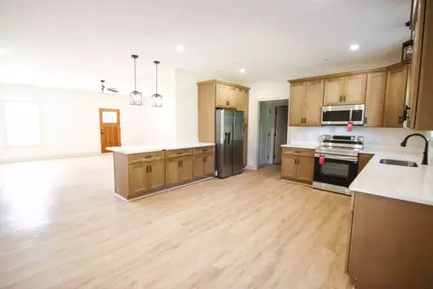 Kitchen - 1843 Three Island Rd, Walling, TN 38587 photo 2 of 2
