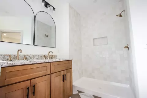 Bath - 1843 Three Island Rd, Walling, TN 38587 photo 2 of 3