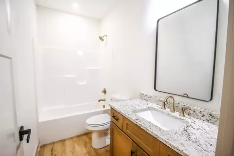 Bath - 1843 Three Island Rd, Walling, TN 38587 photo 3 of 3