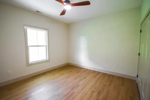 Bedroom - 1843 Three Island Rd, Walling, TN 38587 photo 2 of 3
