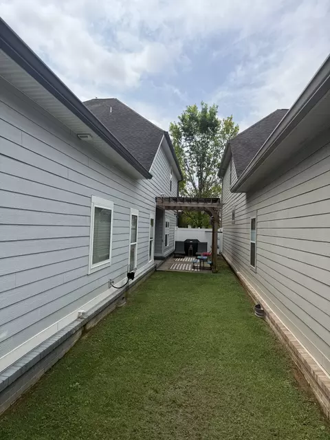 Exterior - 5964 Cottingham Dr, Murfreesboro, TN 37128 photo 6 of 8