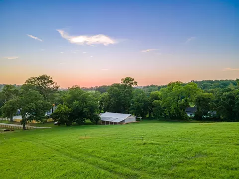1 Santa Fe Pike, Columbia, TN 38401
