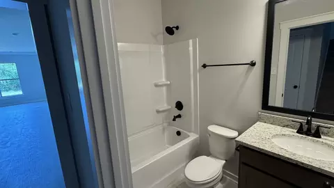 Bath - 492 W Foxrun, Springfield, TN 37172 photo 2 of 4