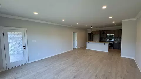 Living - 492 W Foxrun, Springfield, TN 37172 photo 2 of 2