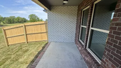 Exterior - 492 W Foxrun, Springfield, TN 37172 photo 3 of 4