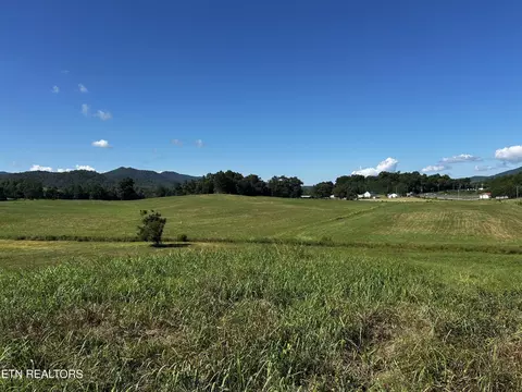 4 Reliance Rd, Tellico Plains, TN 37385