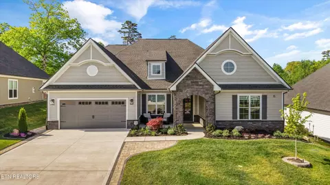 313 Bittersweet Ln, Lenoir City, TN 37771
