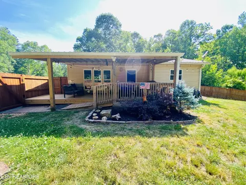 207 Blackburn Ln, Lenoir City, TN 37771