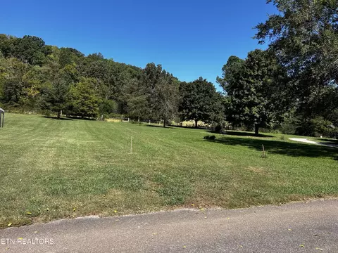 12 Ogle Dr, Sweetwater, TN 37874