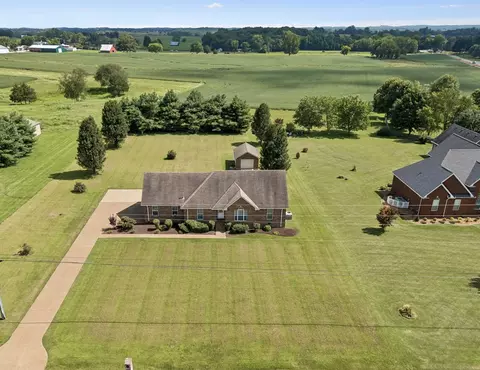 7437 Pinson Ln, White House, TN 37188