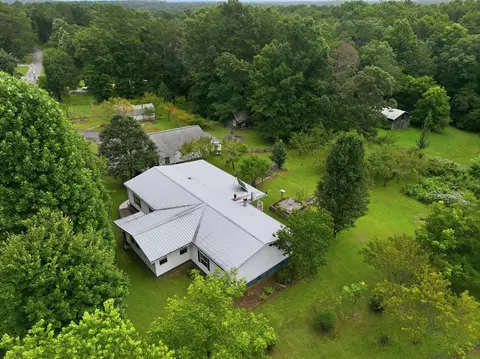 704 Canyon Dr, Altamont, TN 37301