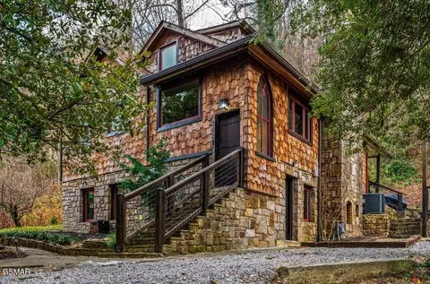 302 Newman Rd, Gatlinburg, TN 37738
