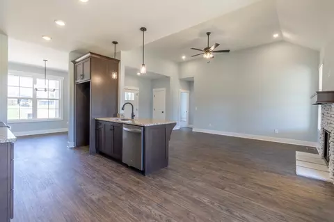 Living - 2060 Beverly Ct, Springfield, TN 37172 photo 4 of 4