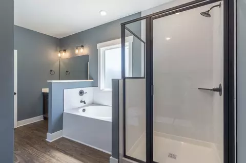 Bath - 2060 Beverly Ct, Springfield, TN 37172 photo 1 of 3