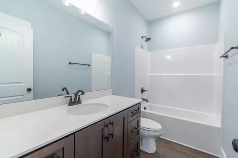 Bath - 2060 Beverly Ct, Springfield, TN 37172 photo 3 of 3