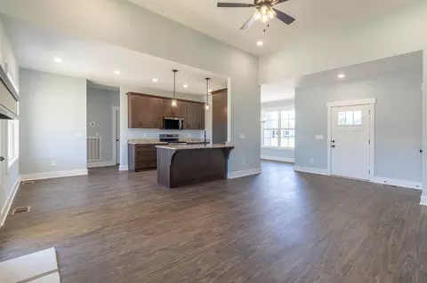 Living - 2060 Beverly Ct, Springfield, TN 37172 photo 3 of 4