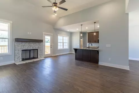 Living - 2060 Beverly Ct, Springfield, TN 37172 photo 1 of 4
