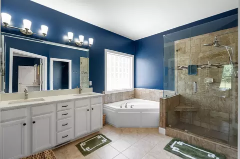Bath - 417 Eclipse Dr, Murfreesboro, TN 37129 photo 2 of 7