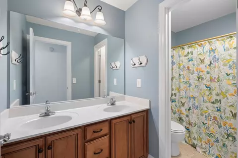 Bath - 417 Eclipse Dr, Murfreesboro, TN 37129 photo 4 of 7