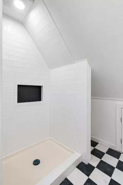 Bath - 417 Eclipse Dr, Murfreesboro, TN 37129 photo 7 of 7