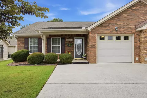 2101 Applebrook Dr, Rossville, GA 30741
