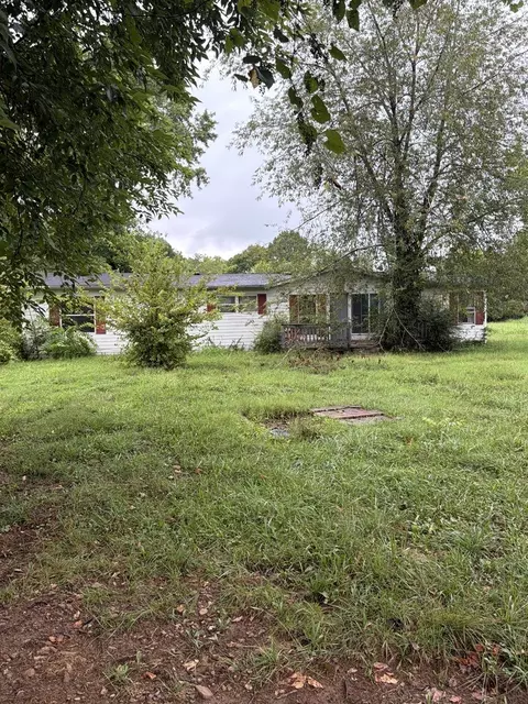 621 Old Highway 31 E 3, Bethpage, TN 37022