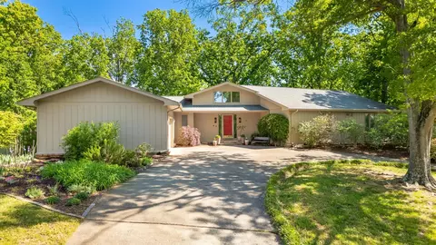 1801 Colonial Shores Dr, Hixson, TN 37343