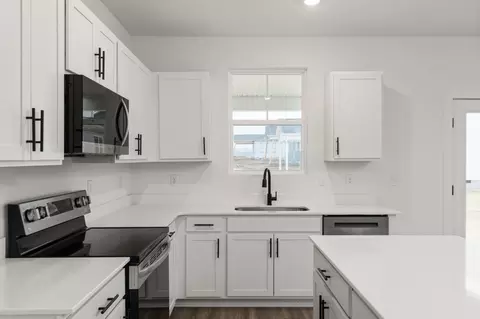Kitchen - 217 Reece Rd, Baxter, TN 38544 photo 2 of 6