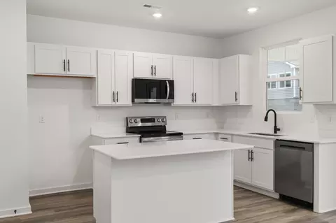 Kitchen - 217 Reece Rd, Baxter, TN 38544 photo 4 of 6
