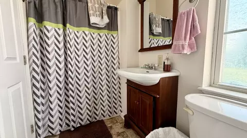 Bath - 309 Charley Davis Rd, Goodspring, TN 38460 photo 2 of 4