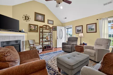 Living - 130 Bell Rd, Morrison, TN 37357 photo 2 of 3