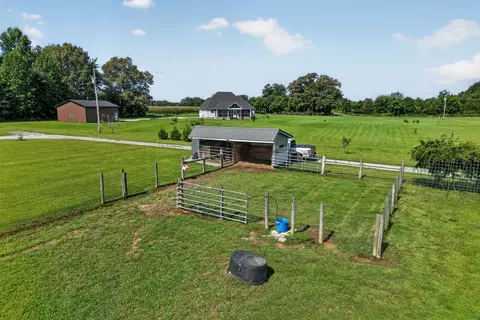 Exterior - 130 Bell Rd, Morrison, TN 37357 photo 5 of 20