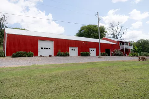 27 Bishop Hollow Ln, Pleasant Shade, TN 37145