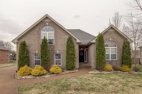 206 Kiowa Ct, White House, TN 37188