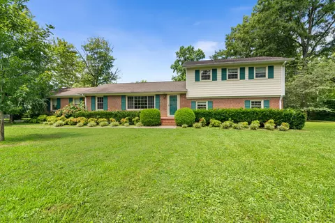 106 Lannom Cir, Tullahoma, TN 37388