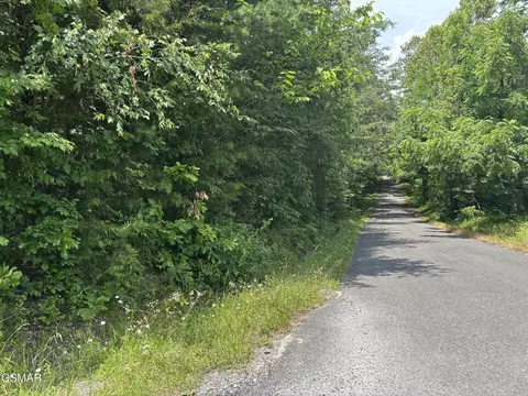 11 Red Bud Rd, Newport, TN 37821