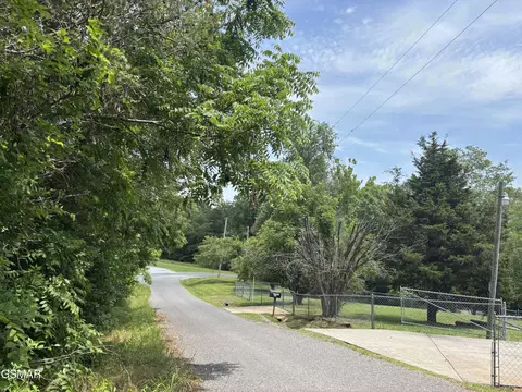 10 Red Bud Rd, Newport, TN 37821