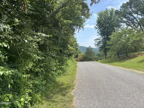 9 Red Bud Rd, Newport, TN 37821