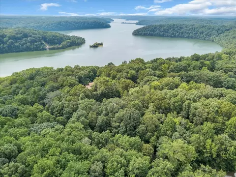 330 Fire Lake Dr, Manchester, TN 37355
