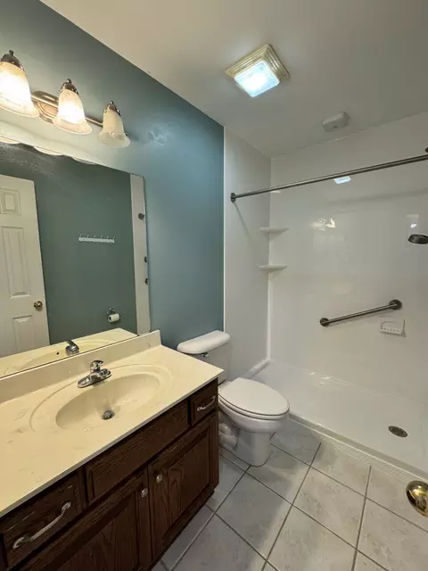Bath - 127 Silver Leaf Cir, Dickson, TN 37055 photo 4 of 5