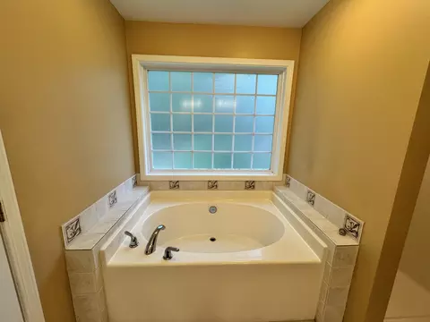 Bath - 127 Silver Leaf Cir, Dickson, TN 37055 photo 3 of 5