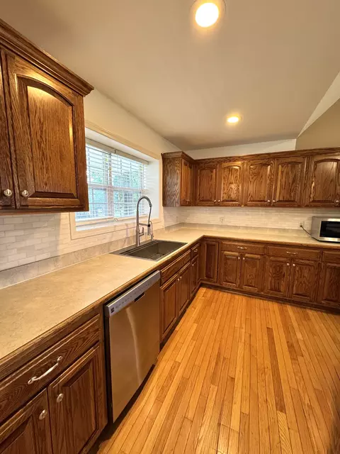 Kitchen - 127 Silver Leaf Cir, Dickson, TN 37055 photo 3 of 9