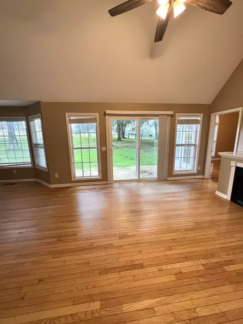 Living - 127 Silver Leaf Cir, Dickson, TN 37055 photo 1 of 5