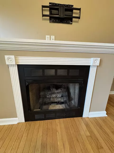Living - 127 Silver Leaf Cir, Dickson, TN 37055 photo 4 of 5